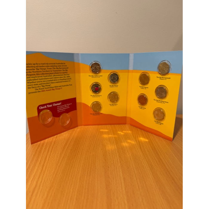 2025 Aussie  Big Things 2 Set with Coloured Strawberry